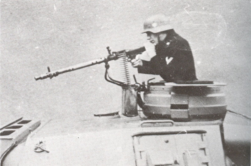Turret mounted MG 34 machine gun, on Panzer IV, not Panther tank. Image source: <a href="https://www.militaryimages.net/media/panzerkampfwagen-iv.54277/" rel="nofollow">Source</a>