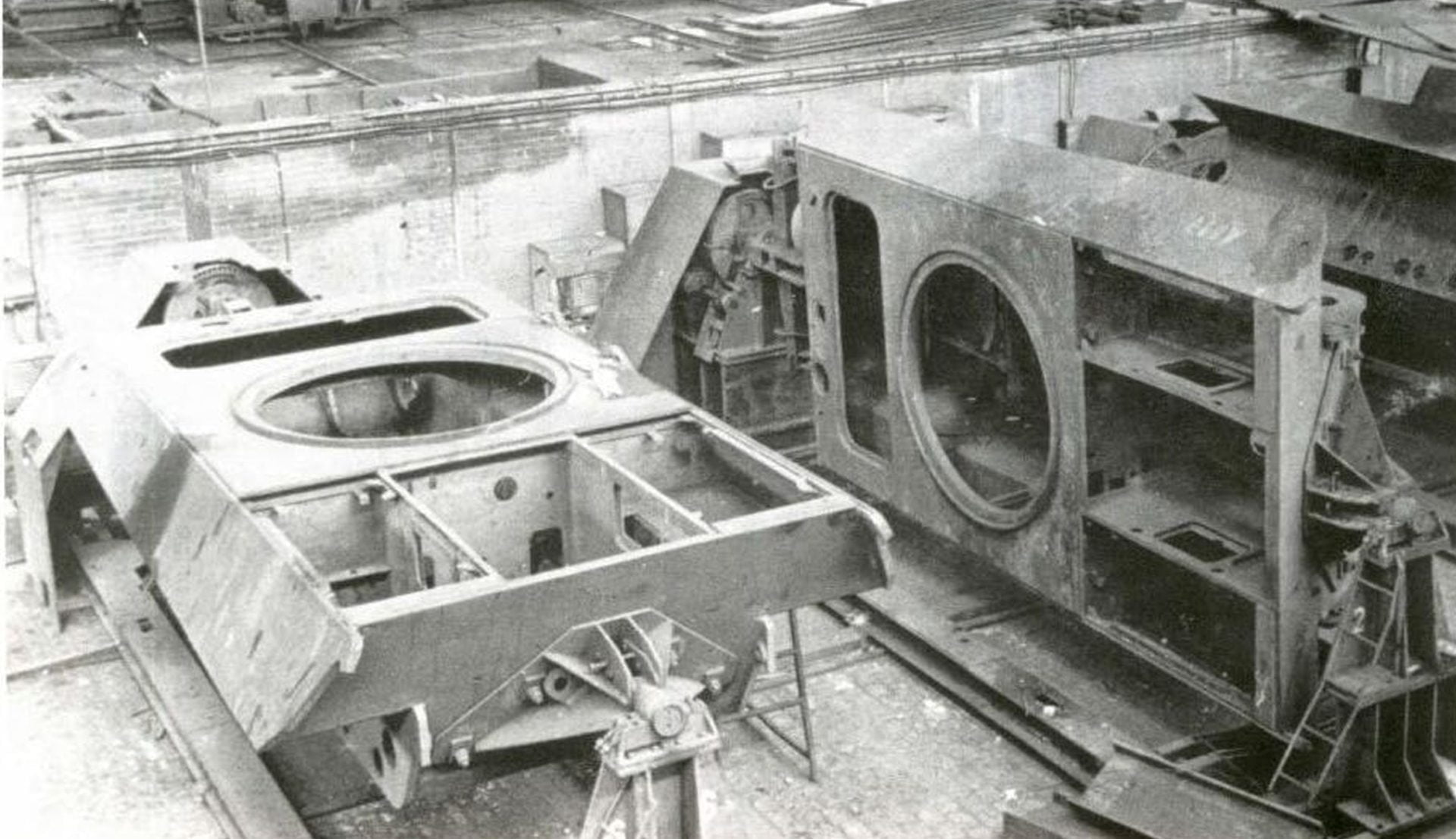 Unfinished Panther hulls in Ruhrstahl. <a href="https://www.armedconflicts.com/attachments/796/ruhrstahl2.jpg" rel="nofollow">Source</a>