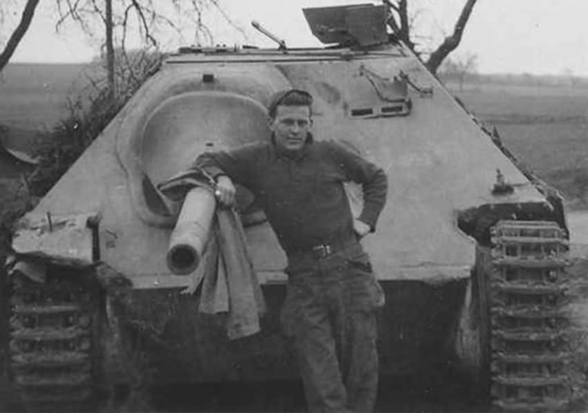 75 mm Pak 39 L 48 assault gun of Jagdpanzer 38t Hetzer <a href="https://www.worldwarphotos.info/wp-content/gallery/germany/tanks/hetzer/Jagdpanzer_38t_Hetzer_2.jpg" rel="nofollow"> Source</a>