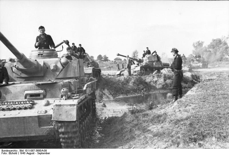 Column of Panzer IVs crossing a watercourse in Russia!