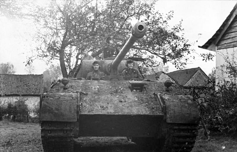 Battle prepared Panzer V Panther in Frankreich-Nord.