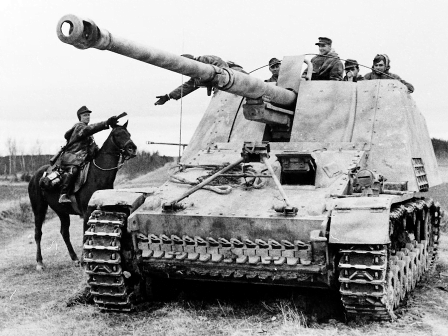 Crew of a Nashorn tank destroyer are currently taking orders from a messenger, and this vehicle was produced in the fall of 1943