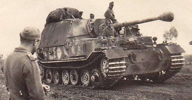 Ferdinand heavy tank destroyer from the 653rd Heavy Panzerjäger Battalion on march