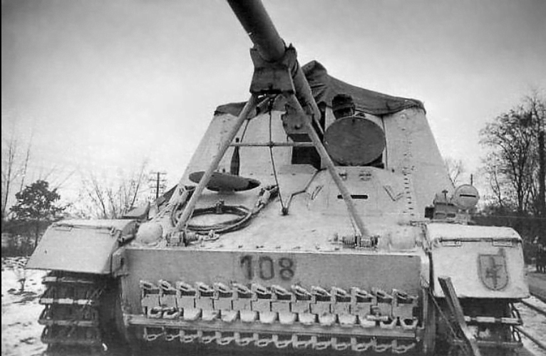 Front view of Hornisse Nashorn German Tank Destroyer of the Second World War<a href="https://i.pinimg.com/564x/41/4f/7e/414f7e144cc2c23f876e0a02143452bb.jpg" rel="nofollow"> Source</a>