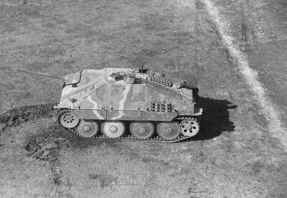 Késő háborús Sd.Kfz. 138/2, más néven Jagdpanzer (38) t Hetzer távirányítású MG34 géppuskával. 