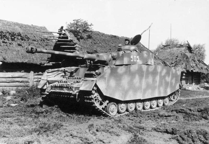 Panzer IV ausf. H, 7,5 cm-es KwK 40 L/48 löveggel felszerelve, a 12. páncéloshadosztály 29. páncélos ezredéhez tartozott.