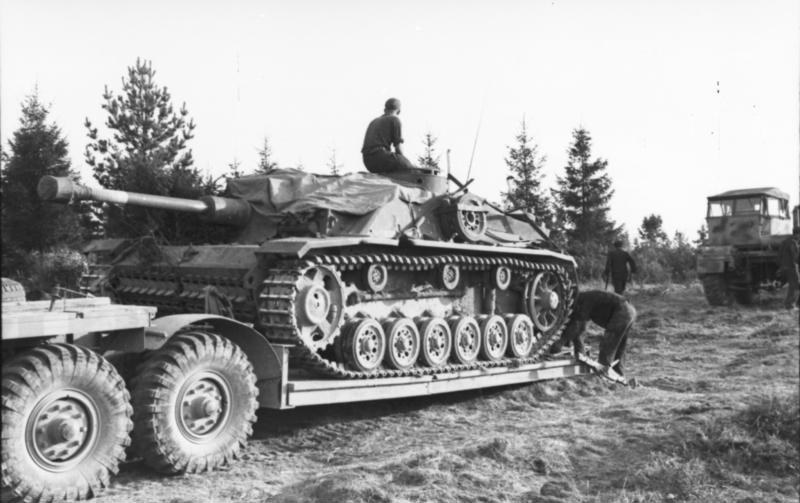 Stug III német tankromboló Sd.Ah.116 pótkocsin