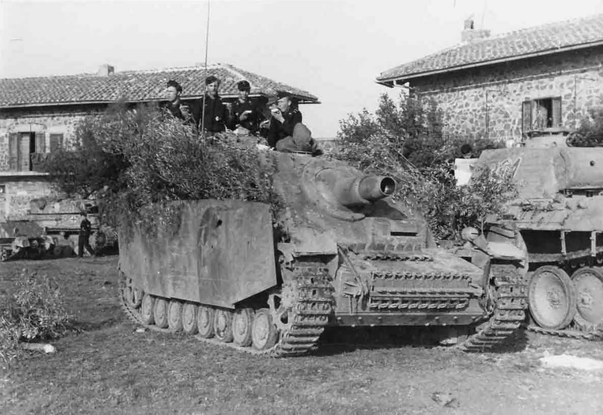 Sturmpanzer-Abteilung 216 on rest in Italy, 1944. Crew eating on a Brummbar besides Panther.