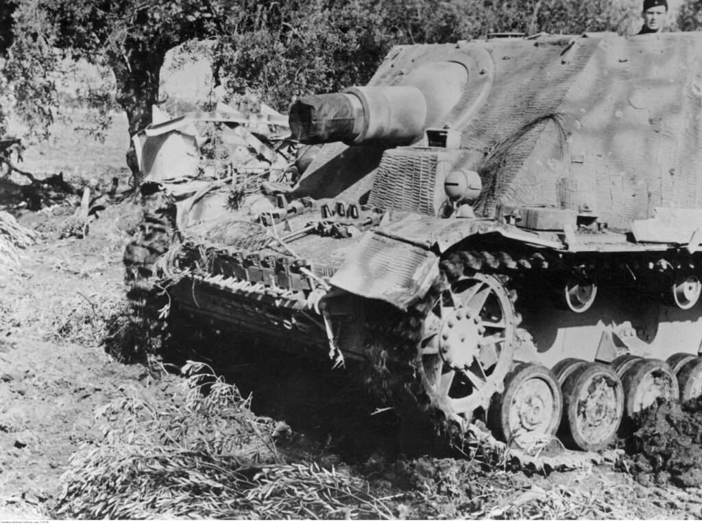 Sturmpanzer IV on the Nettuno - Anzio front in Italy, February 1944. <a href="https://audiovis.nac.gov.pl/obraz/1784/73b9a5afe7e8c2140d07885e6c62a53a/" rel="nofollow"> Source</a>